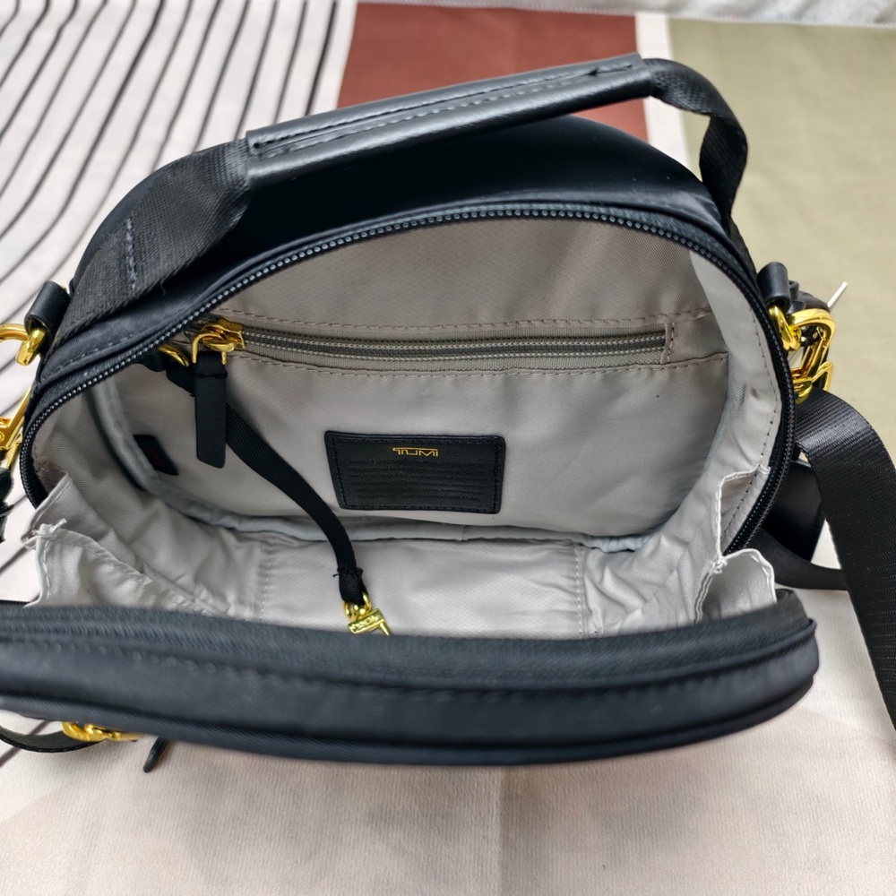 🥥TUMI Voyageur Women’s Crossbody Bag - Picture 7 of 7